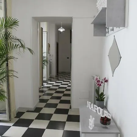 Mb Intera Casa Nápoly